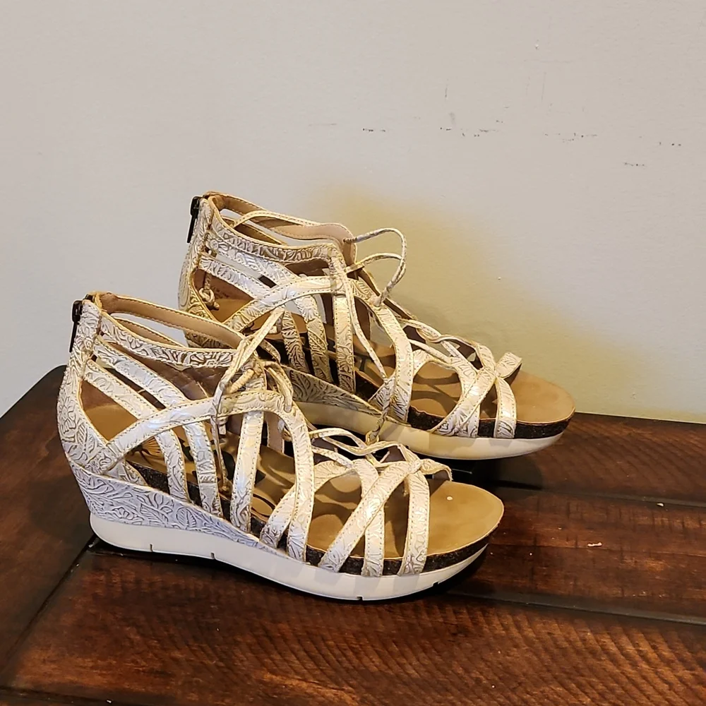 OTBT sandals women's size 8.5